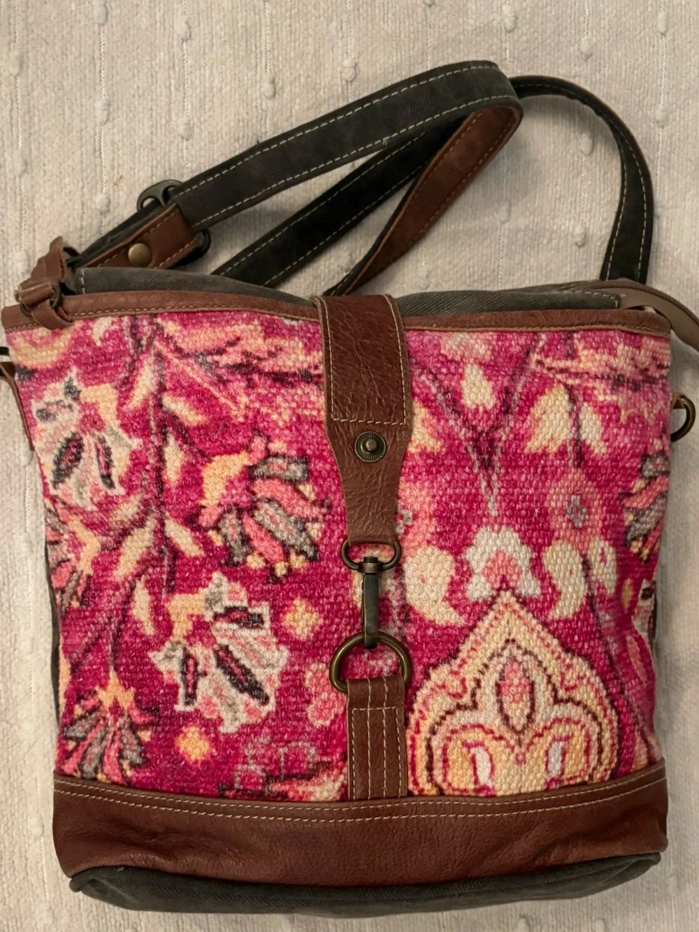 Myra Bag eye catching